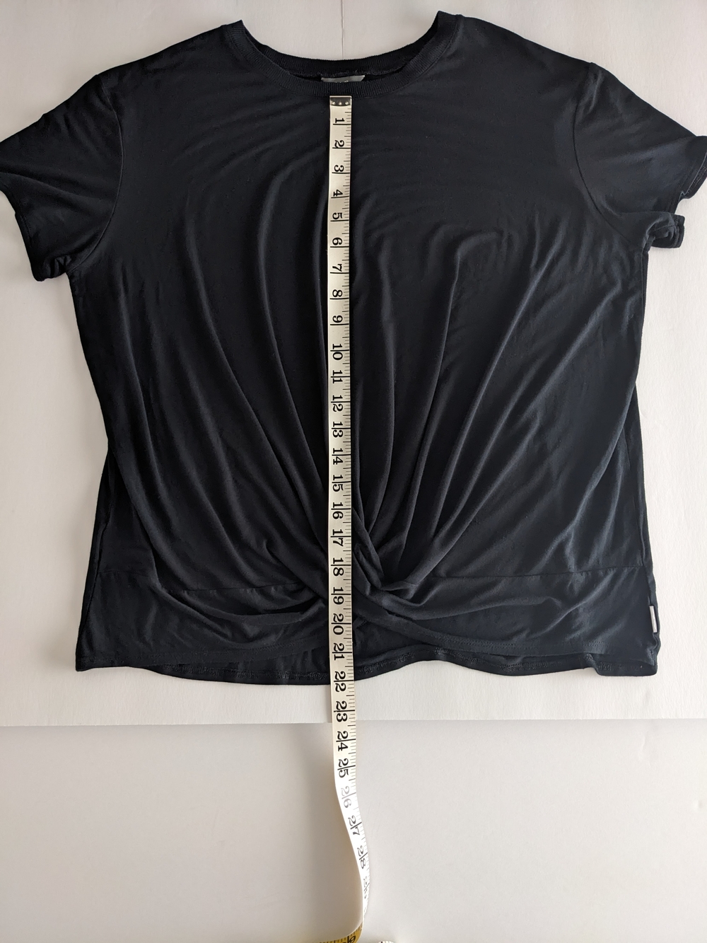 Eddie Bauer Black Short-Sleeve Twist-Front Tee - Picture 4 of 8
